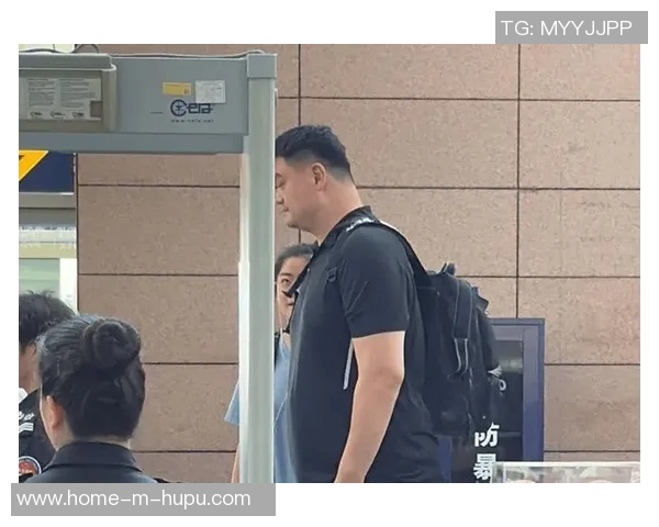 姚沁蕾15岁身高近2米引发热议姚明拒绝强迫女儿走职业篮球道路